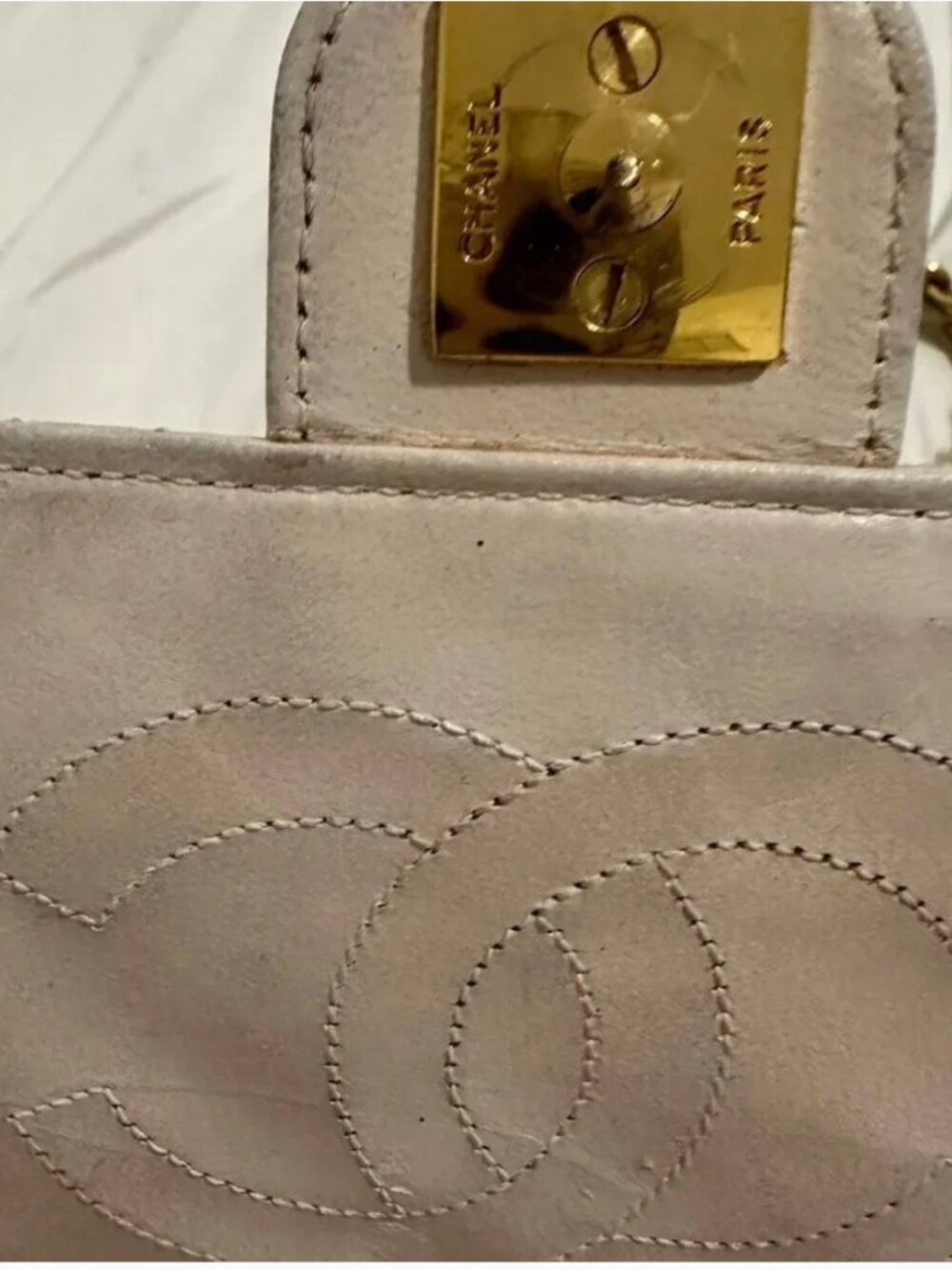 💯 Authentic Chanel Beige Quilted Shoulder Bag with Gold Chain w COA - Picture 12 of 16